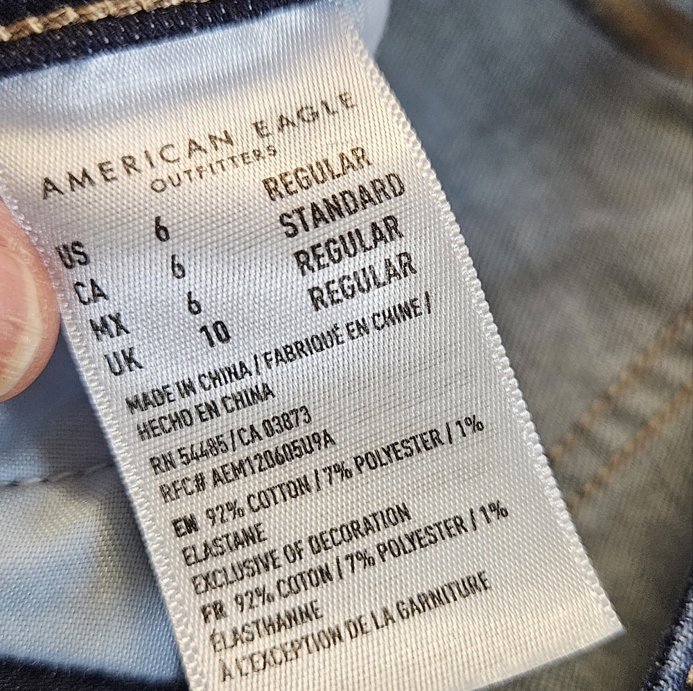 Dark wash American Eagle skinny leg, stretch.